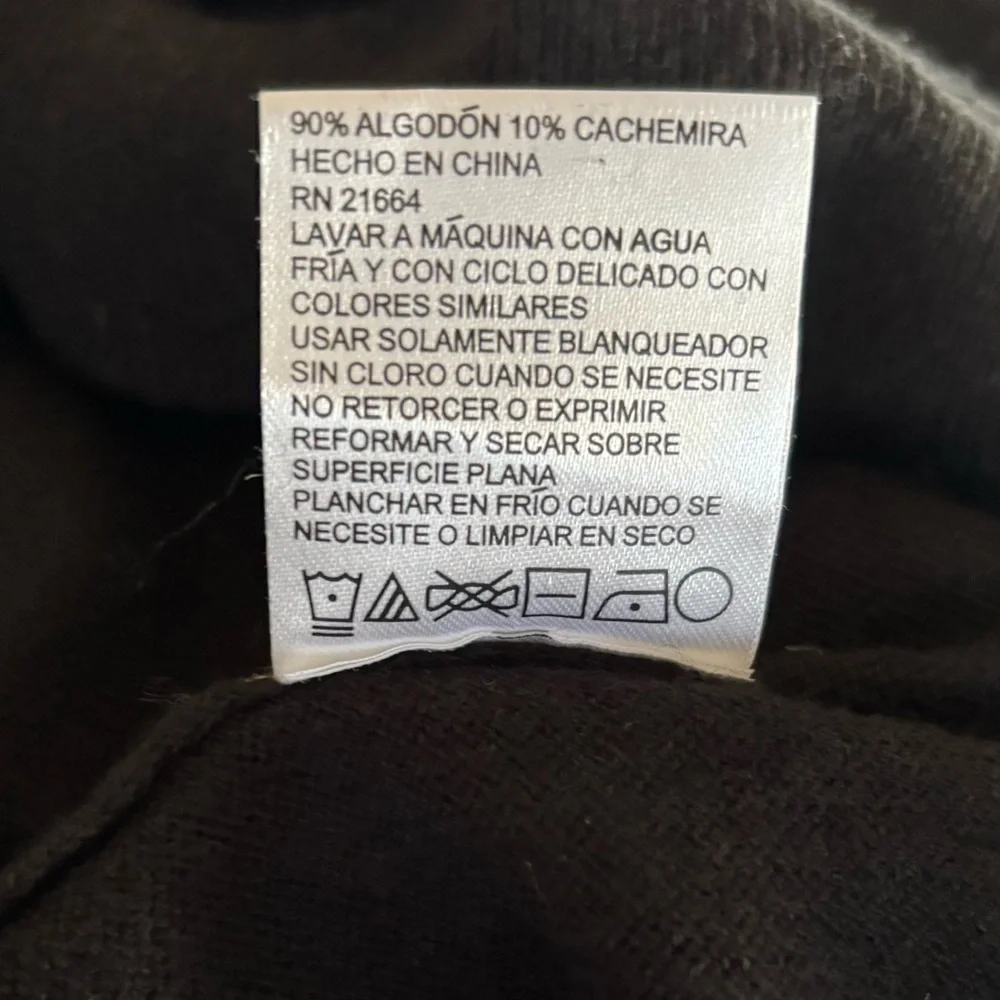 Foxcroft Cashmere Blend Sweater
Large Black Pullover V Neck Old
Money Capsule - Picture 5 of 5